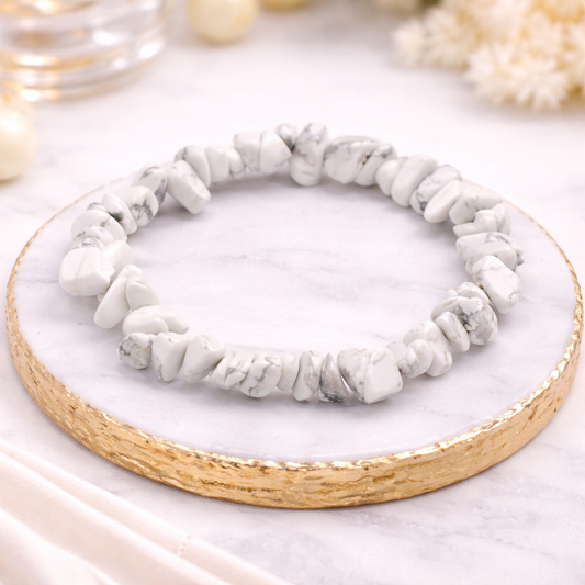 Weißer Jaspis Armband aus Naturstein. Elastisch, elegant & perfekt als Geschenk – für Ruhe, Klarheit und Balance.