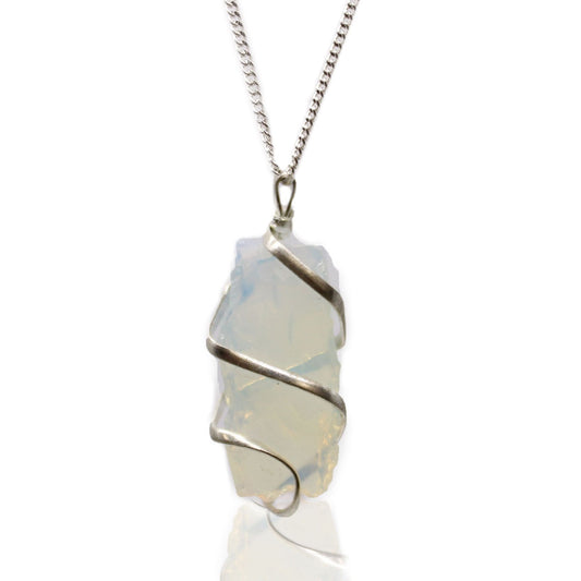 Kaskaden Halskette mit Roh-Opalit – schimmernder Edelsteinschmuck mit modernem Design