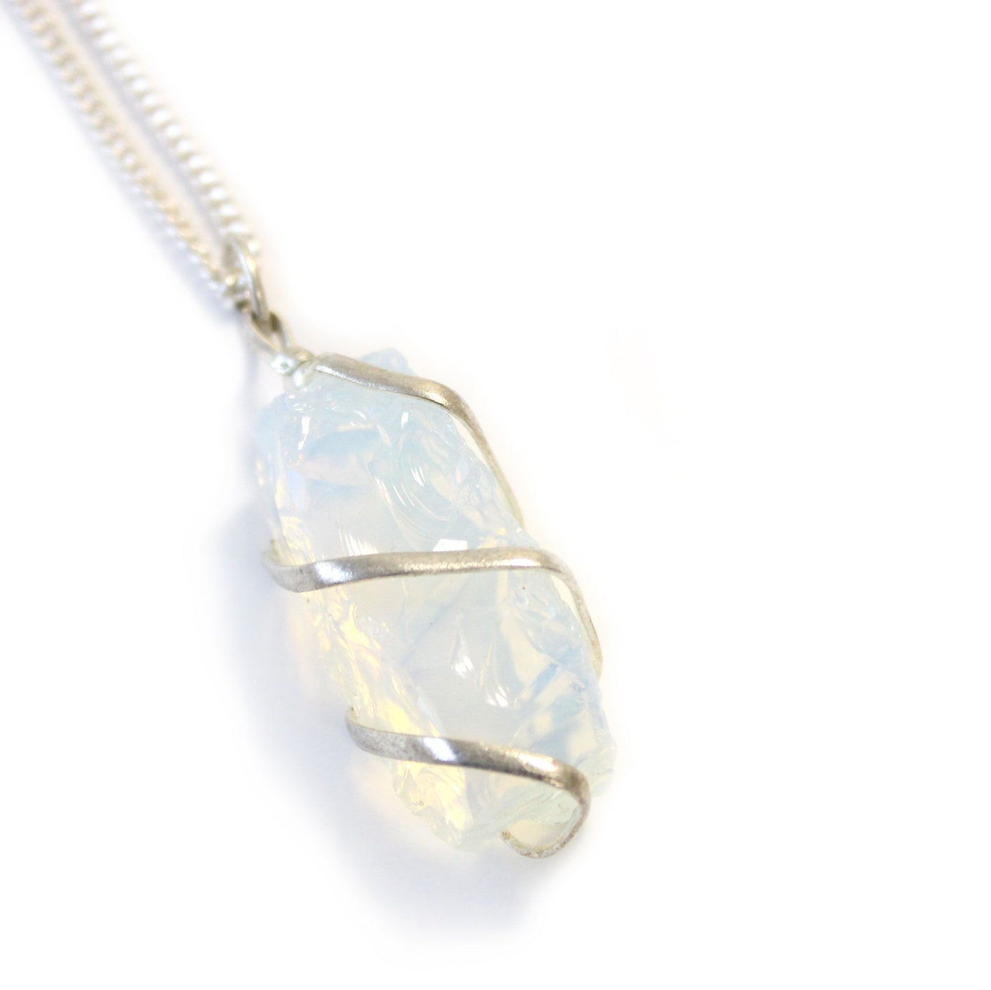 Kaskaden Halskette mit Roh-Opalit – schimmernder Edelsteinschmuck mit modernem Design