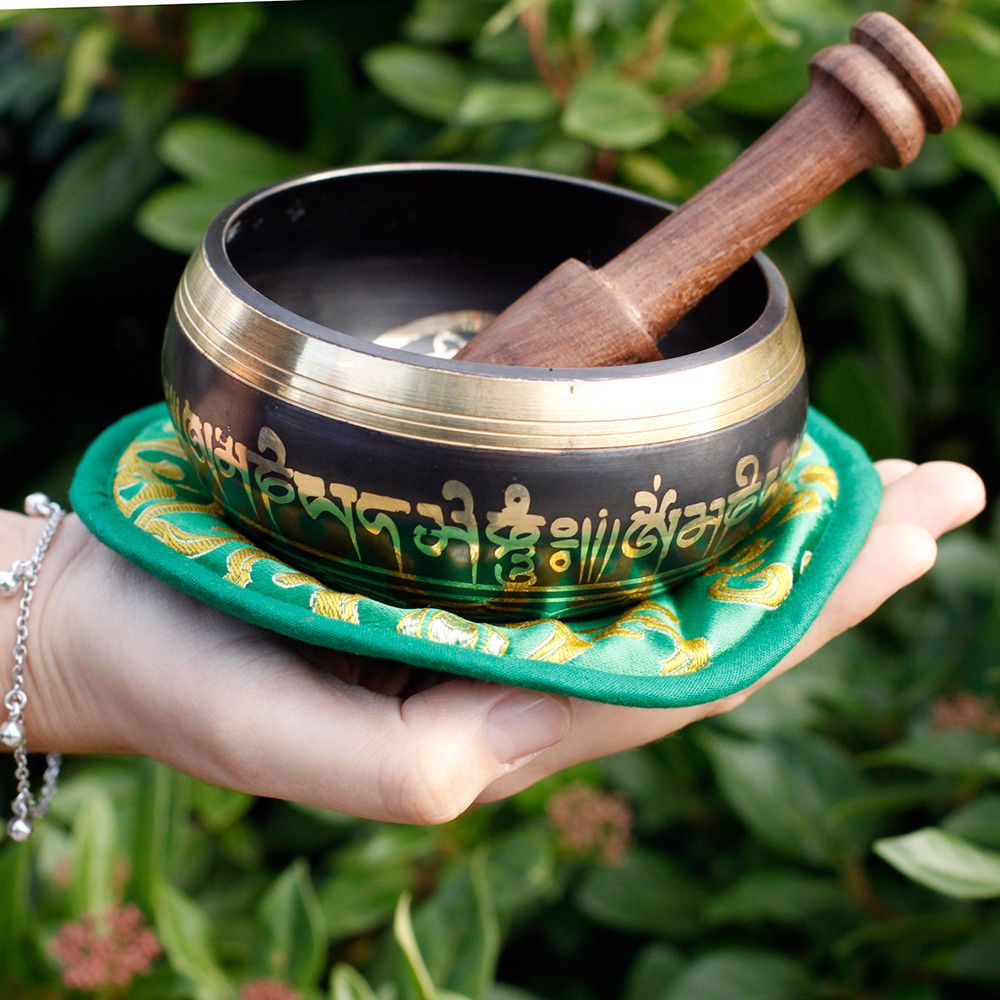 Tibetische Klangschale „Grüne Tara“ – handgefertigt in Nepal für Meditation und innere Harmonie